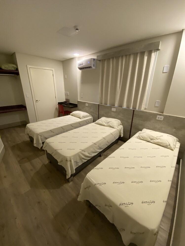 Hotel Avalon Maringa Economico Bagian luar foto
